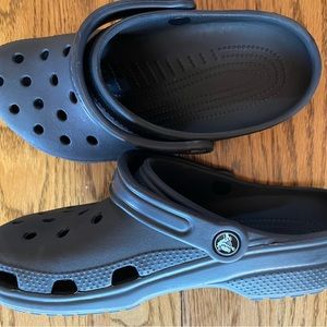 Black Crocs men’s size 6 women’s size 8